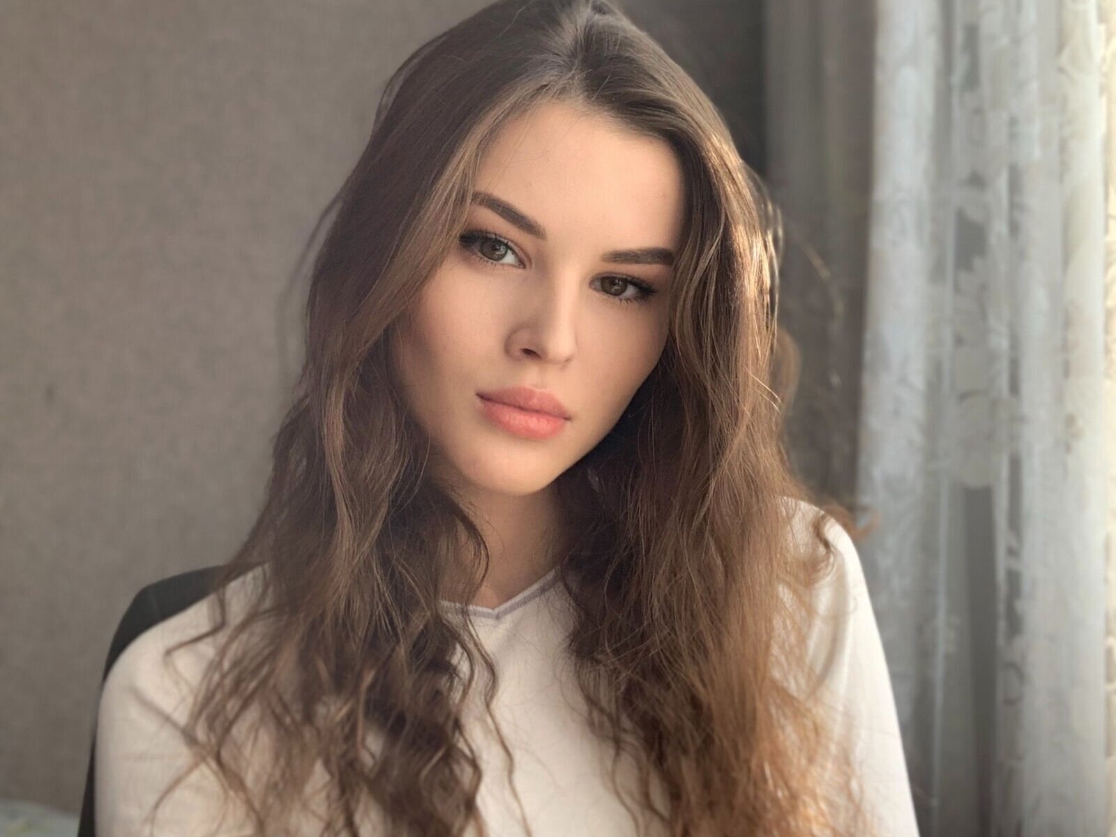 Enjoy Live Webcam with AdrianneClark