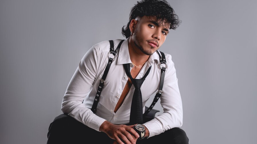 Enjoy Live Webcam with AlexanderJordan