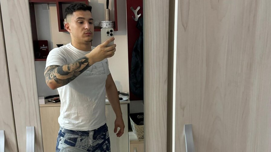 Enjoy Live Webcam with AndyAnsell