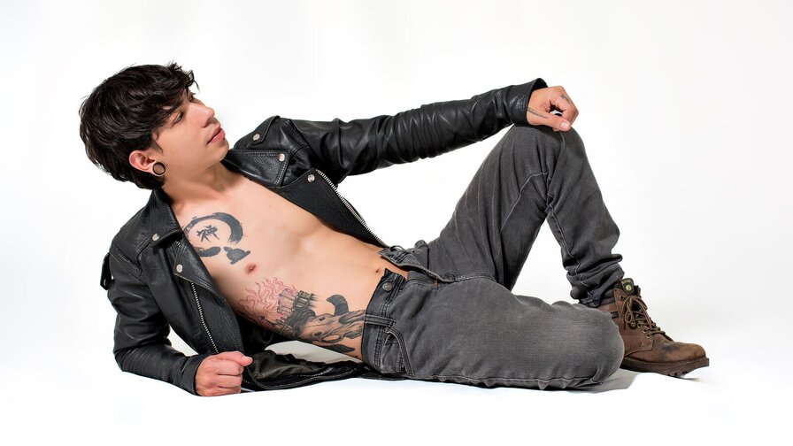 Enjoy Live Webcam with ArthurKross