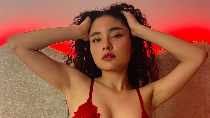 Enjoy Live Webcam with BellaVuitton