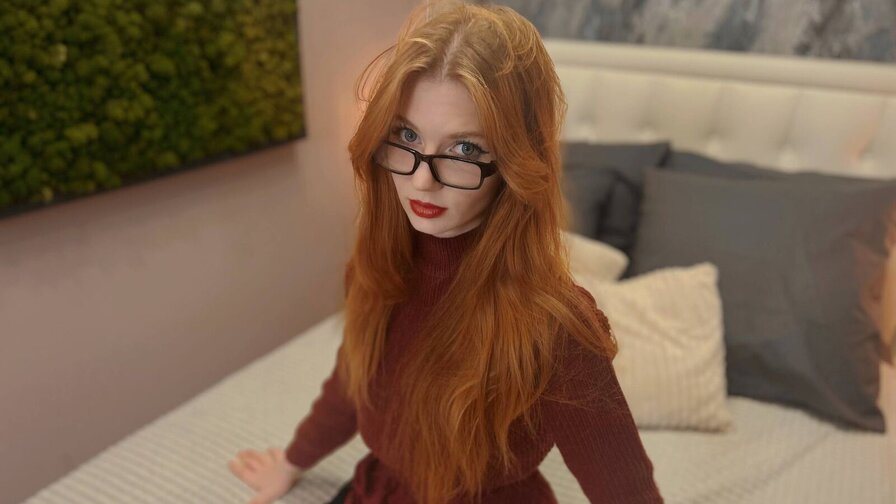 Enjoy Live Webcam with CarolinaGilbert