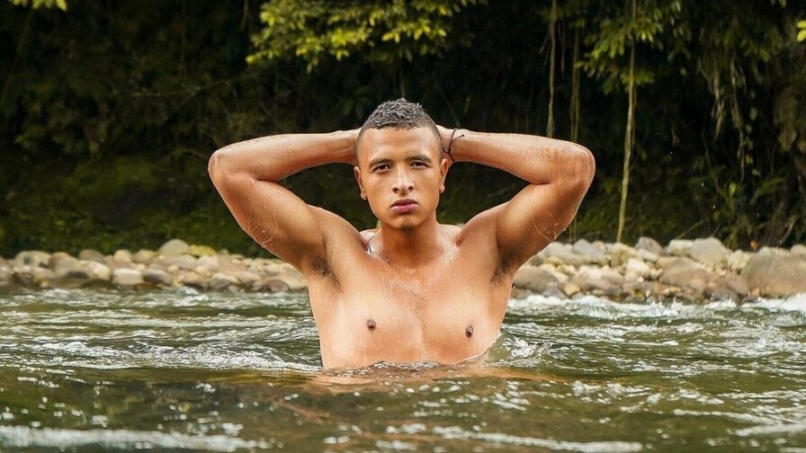 Enjoy Live Webcam with ChrisEscobar