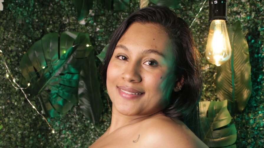 Enjoy Live Webcam with CinthyaWild