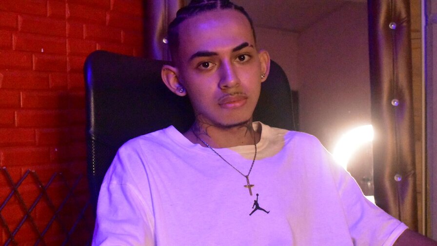 Enjoy Live Webcam with DavidsonMorris