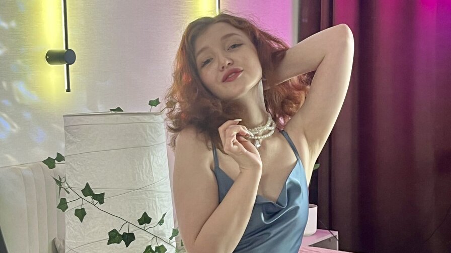 Enjoy Live Webcam with EmiliaRise