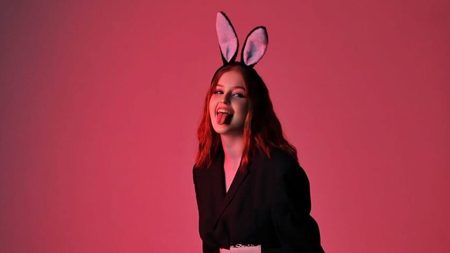 Enjoy Live Webcam with EvelinaBev