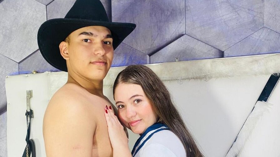 Enjoy Live Webcam with EvelynAndMason