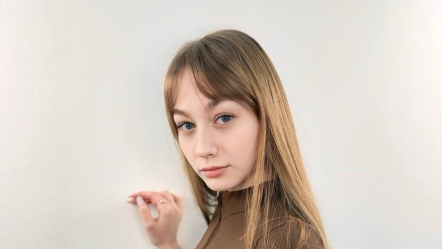 Enjoy Live Webcam with EvelyneKoutras