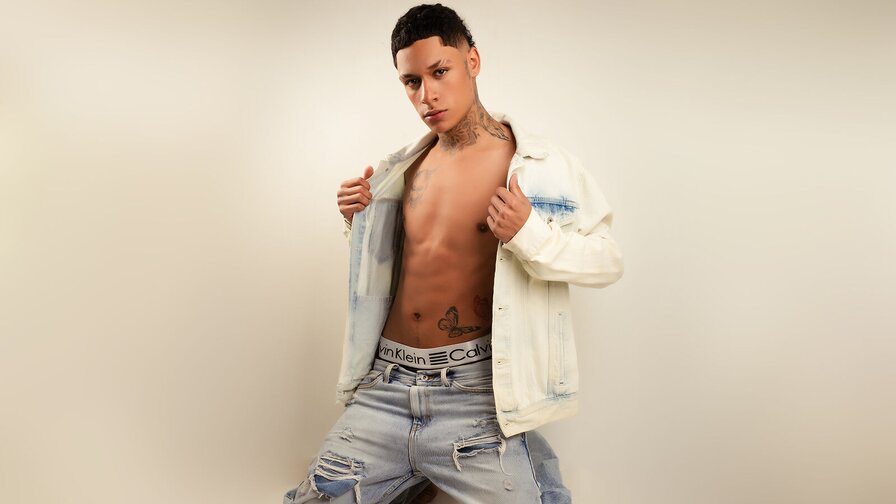 Enjoy Live Webcam with GaelCarter