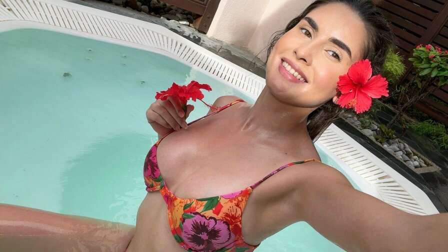 Enjoy Live Webcam with Grace