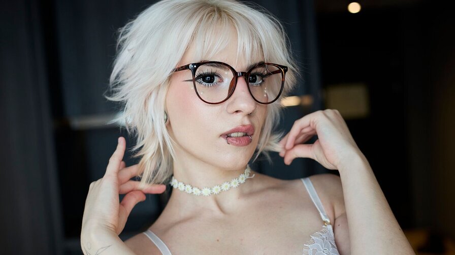 Enjoy Live Webcam with HelenMoonlight