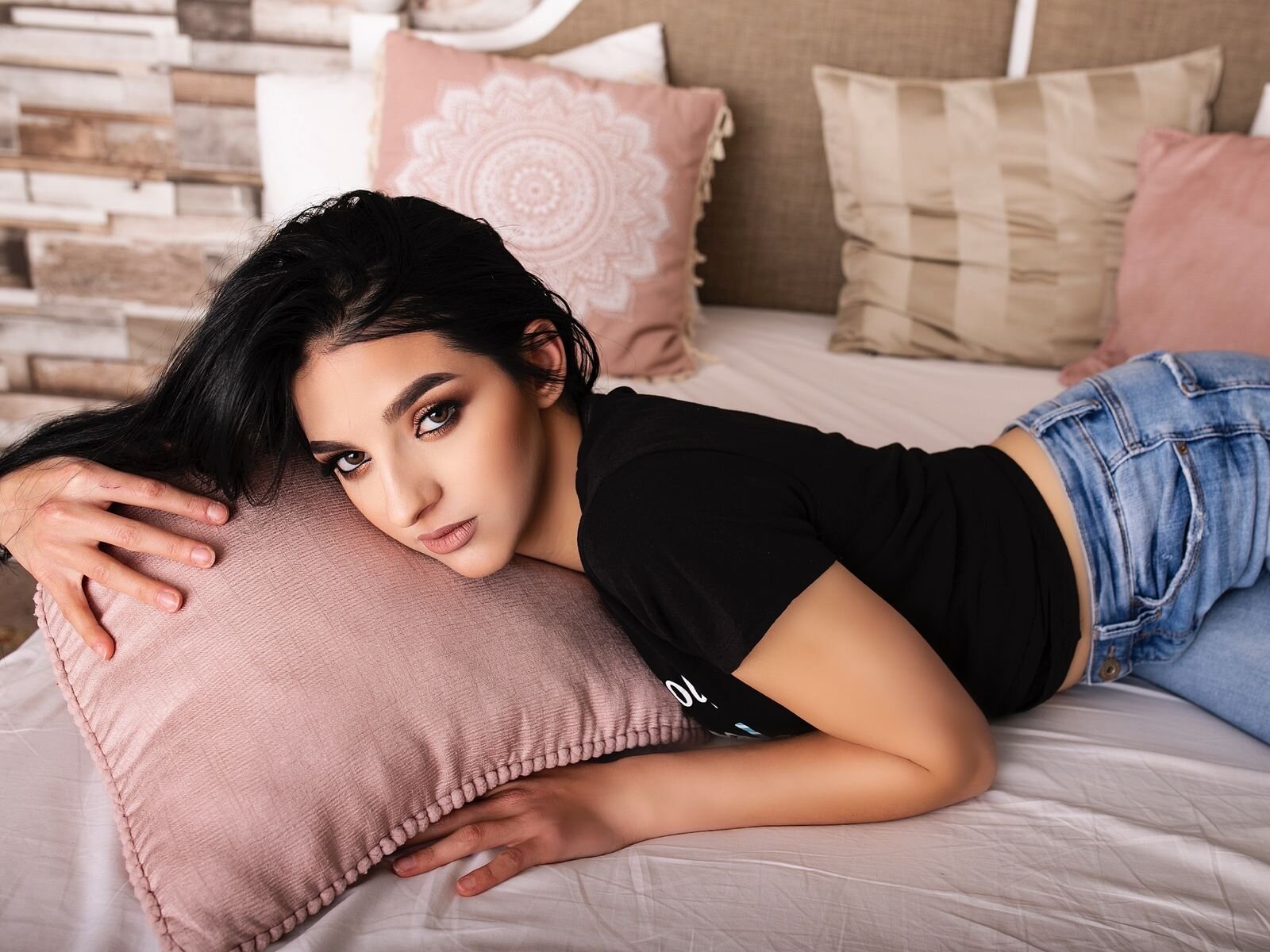 Enjoy Live Webcam with IsabelHall