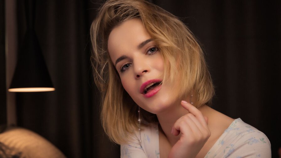 Enjoy Live Webcam with JessicaBeverly
