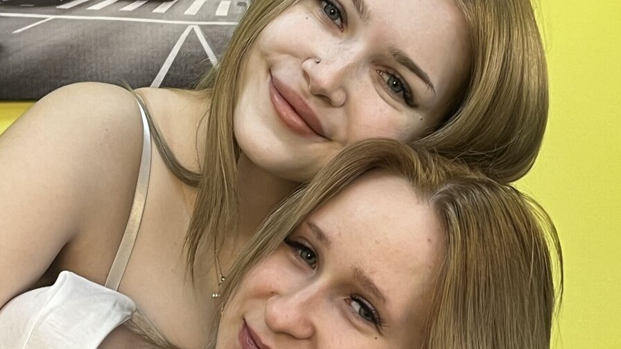 Enjoy Live Webcam with JettaAndGeorgina