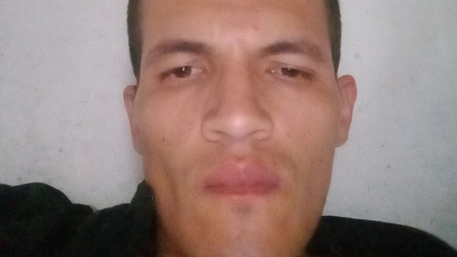 Enjoy Live Webcam with JhonRamiro