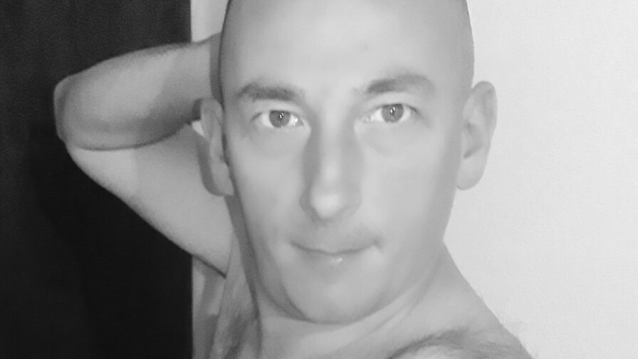 Enjoy Live Webcam with JohanBarker