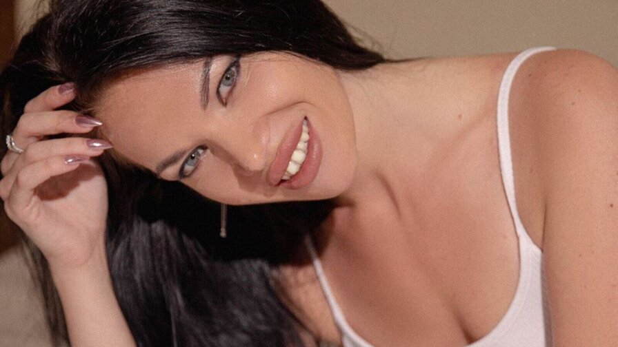 Enjoy Live Webcam with JulieBrock