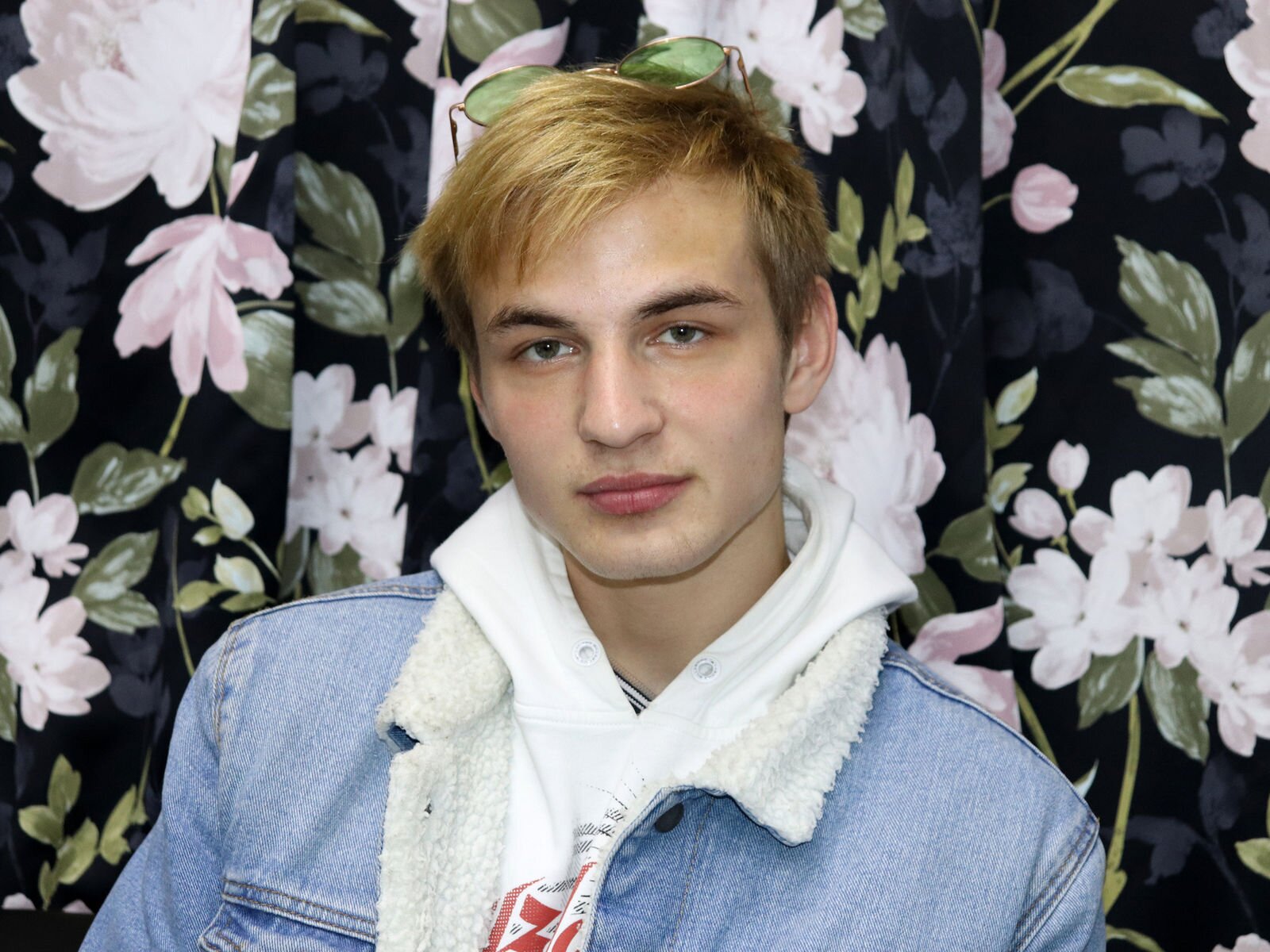 Enjoy Live Webcam with JustinWalker