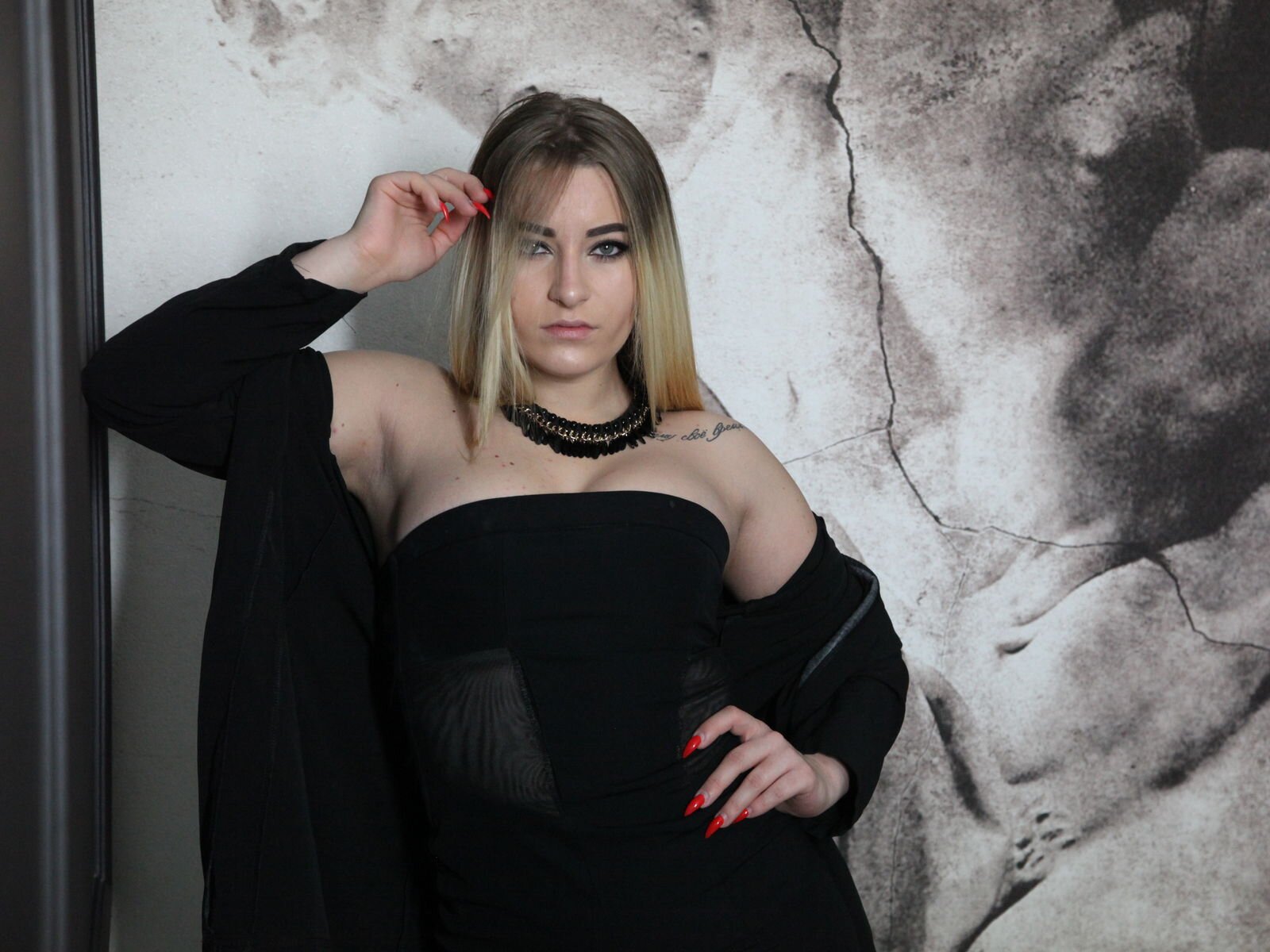 Enjoy Live Webcam with Kasidi