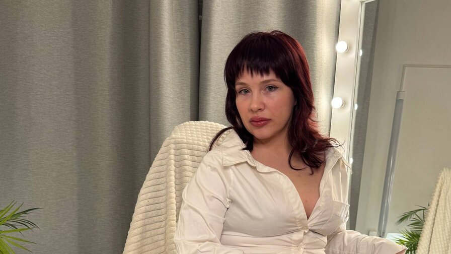 Enjoy Live Webcam with KateMoussi