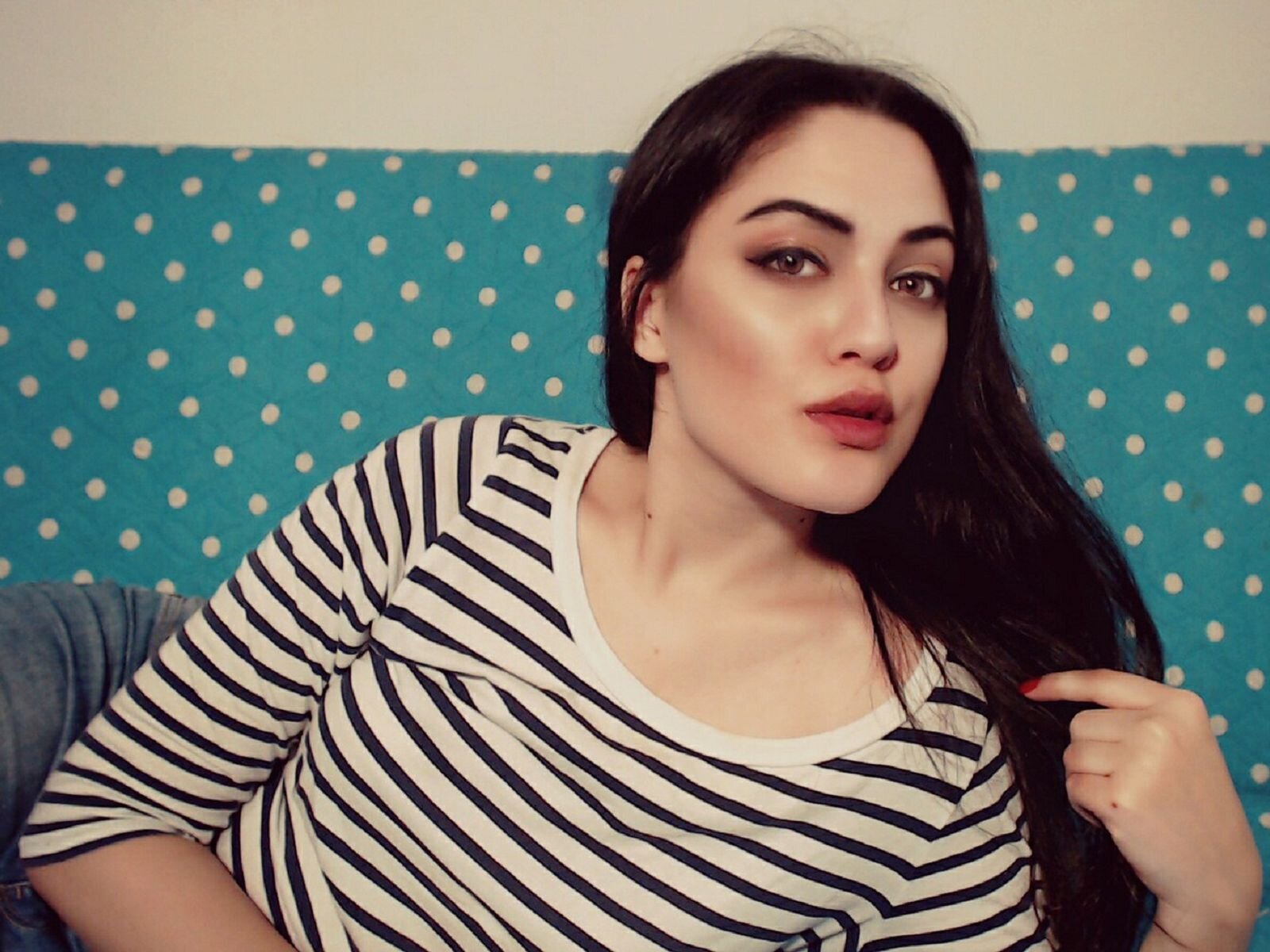 Enjoy Live Webcam with Khalida