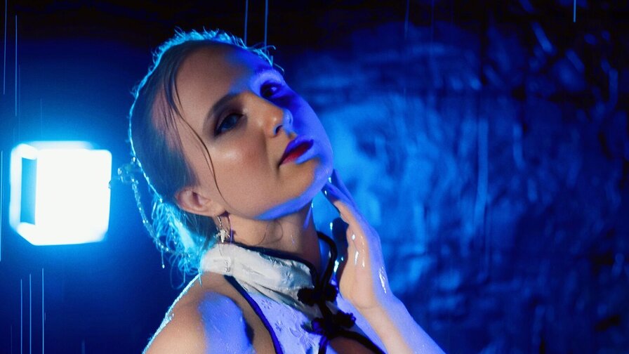 Enjoy Live Webcam with LanaviSmithe