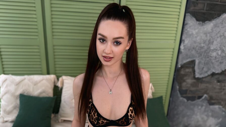 Enjoy Live Webcam with LeilaYildiz