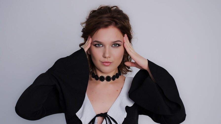 Enjoy Live Webcam with LessiSmith