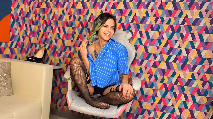 Enjoy Live Webcam with LiraBelle