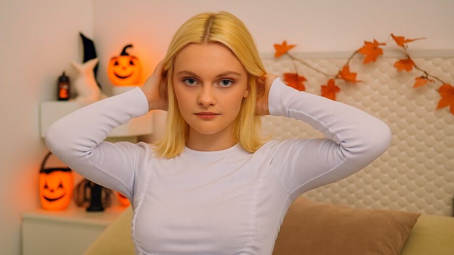 Enjoy Live Webcam with LolaNyx