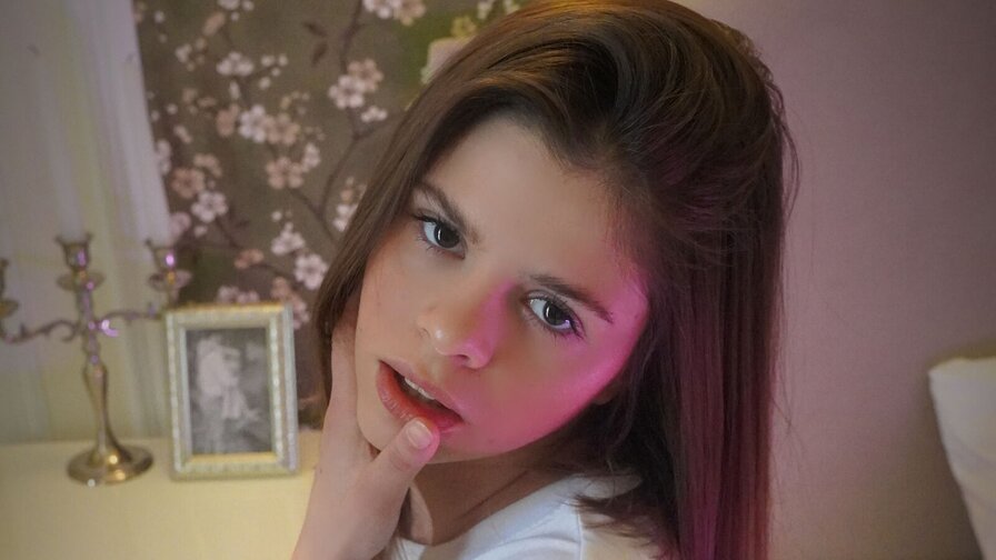 Enjoy Live Webcam with MaddyDoly