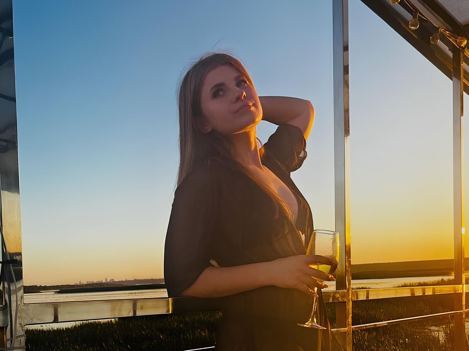 Enjoy Live Webcam with MaryannaHughe