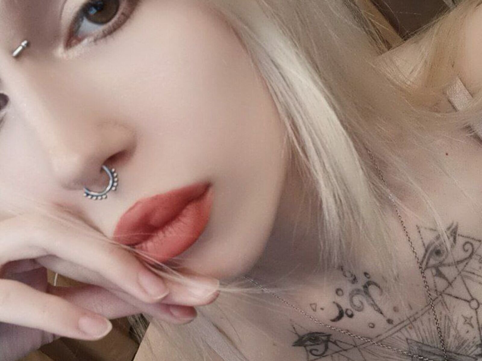 Enjoy Live Webcam with MelaniMason