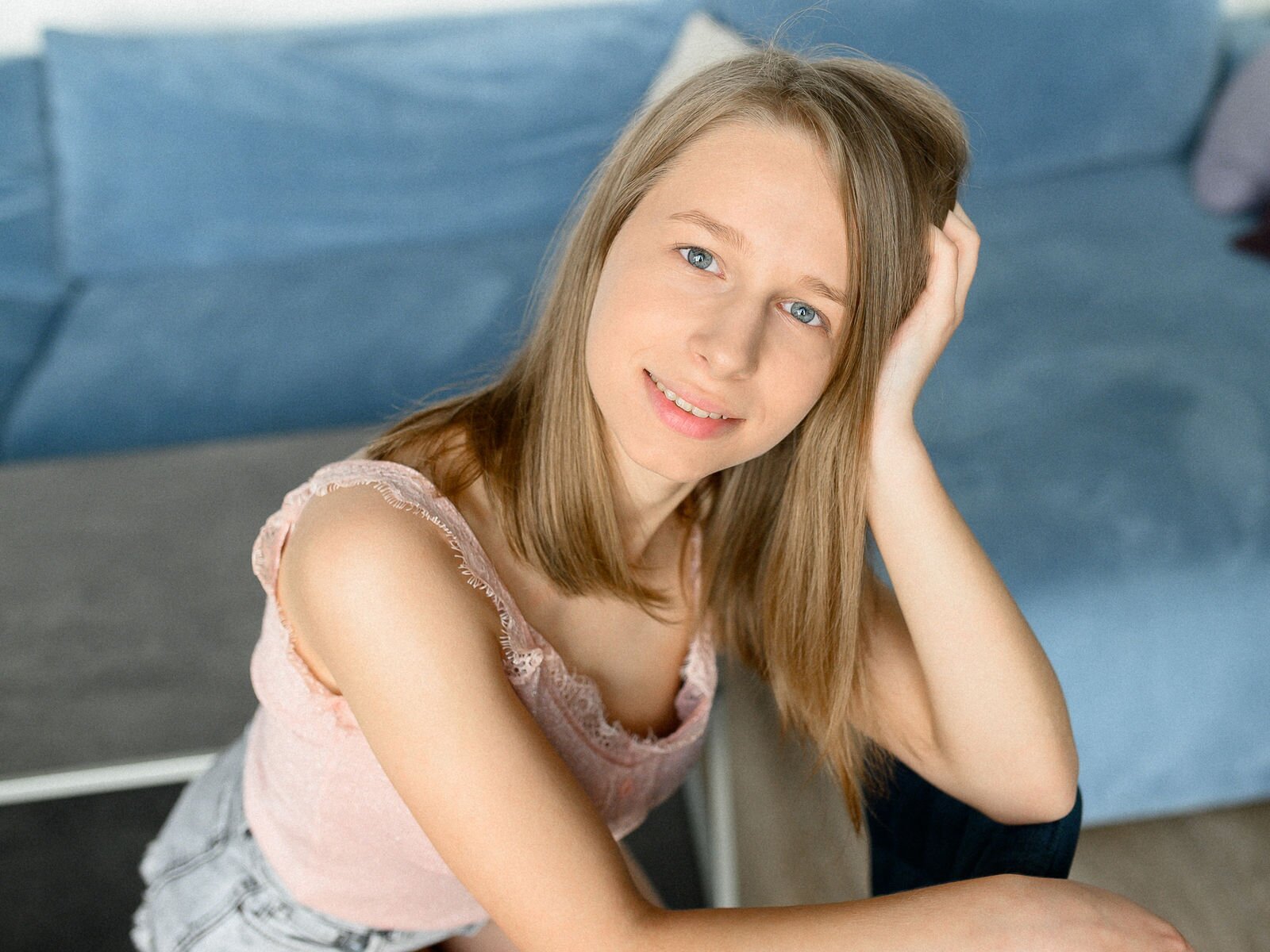 Enjoy Live Webcam with MilaBenet