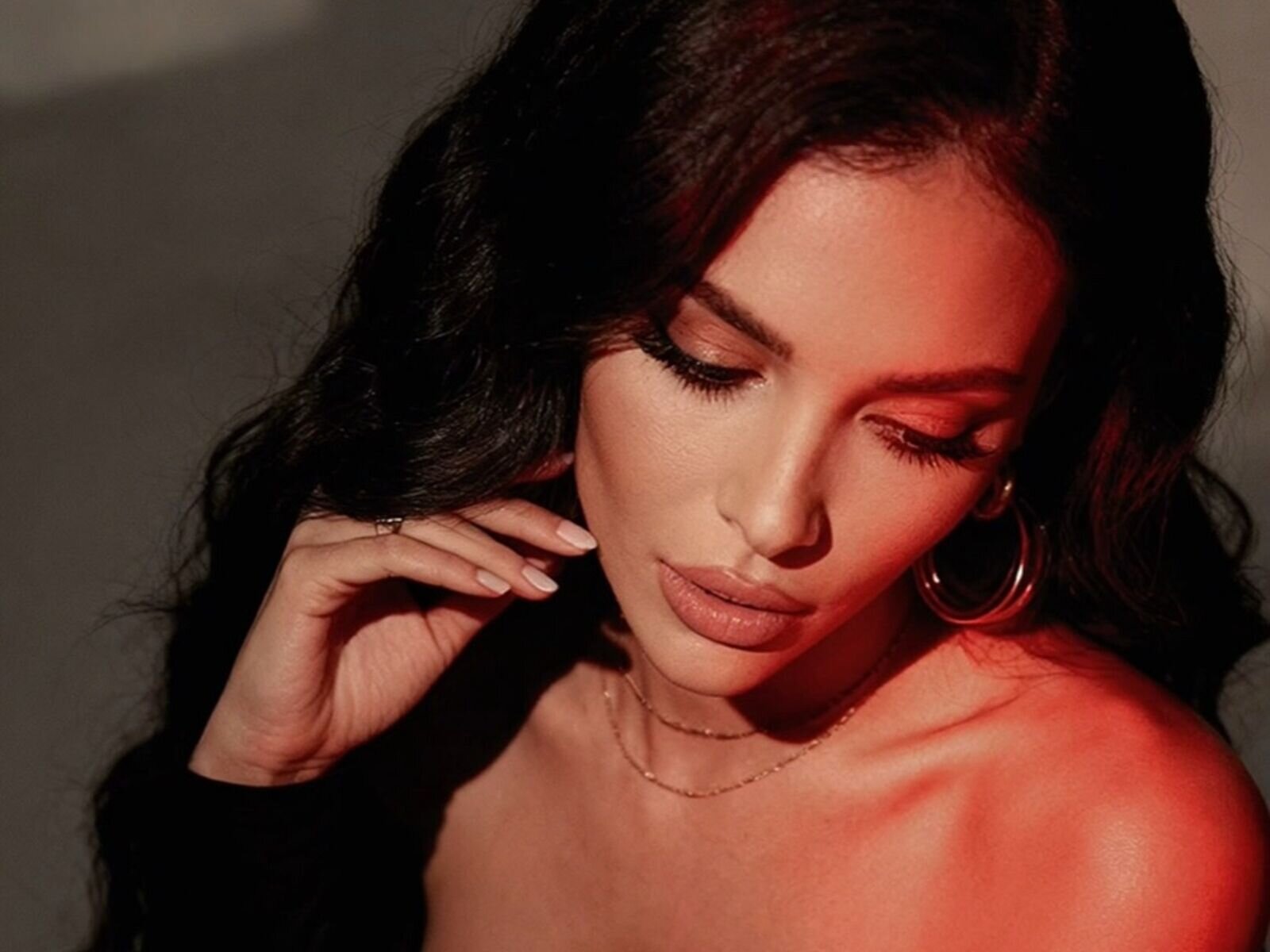 Enjoy Live Webcam with Raisa