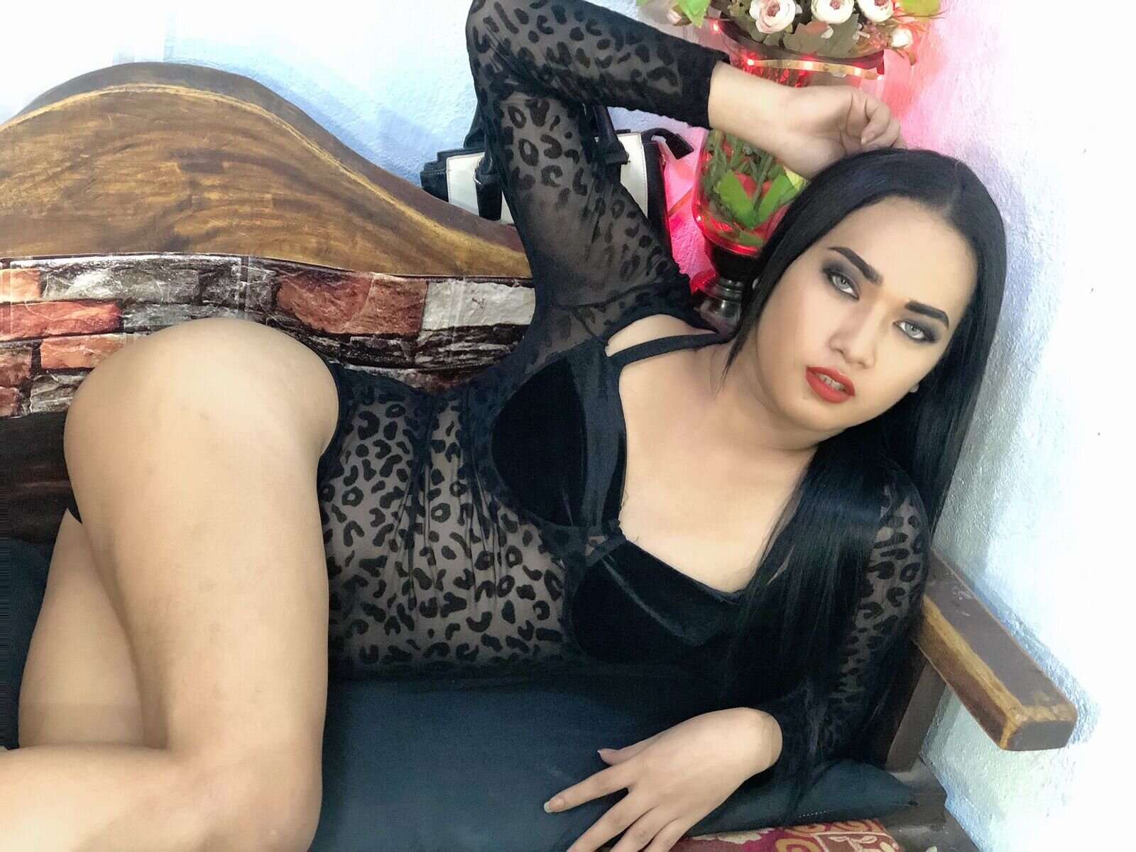 Enjoy Live Webcam with ScarletCullen