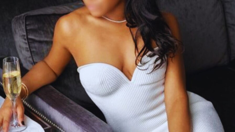 Enjoy Live Webcam with SelinnaBrown