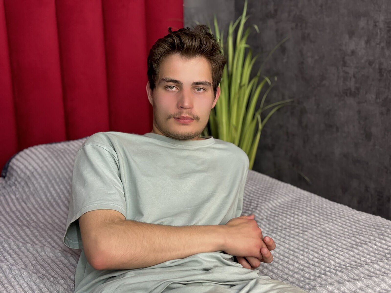 Enjoy Live Webcam with ThomasRaw