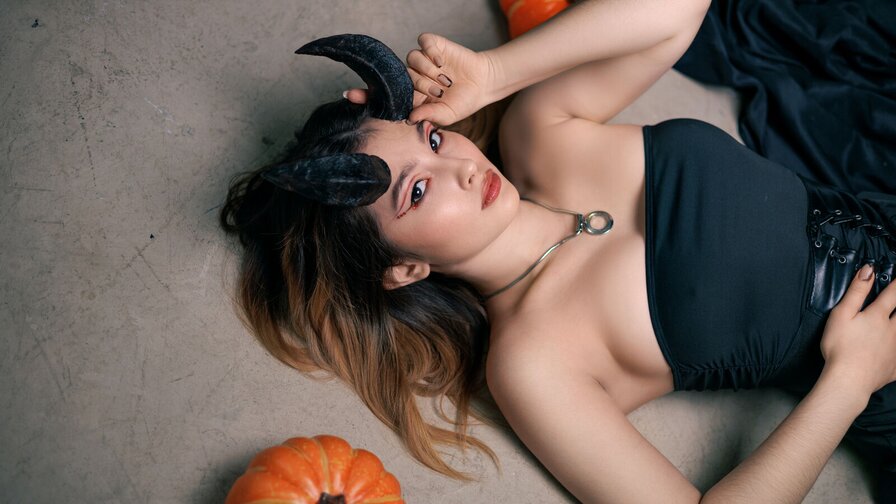 Enjoy Live Webcam with TinaPhoenix