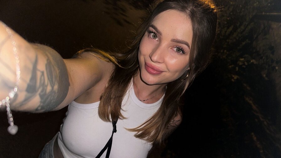 Enjoy Live Webcam with VivienNova